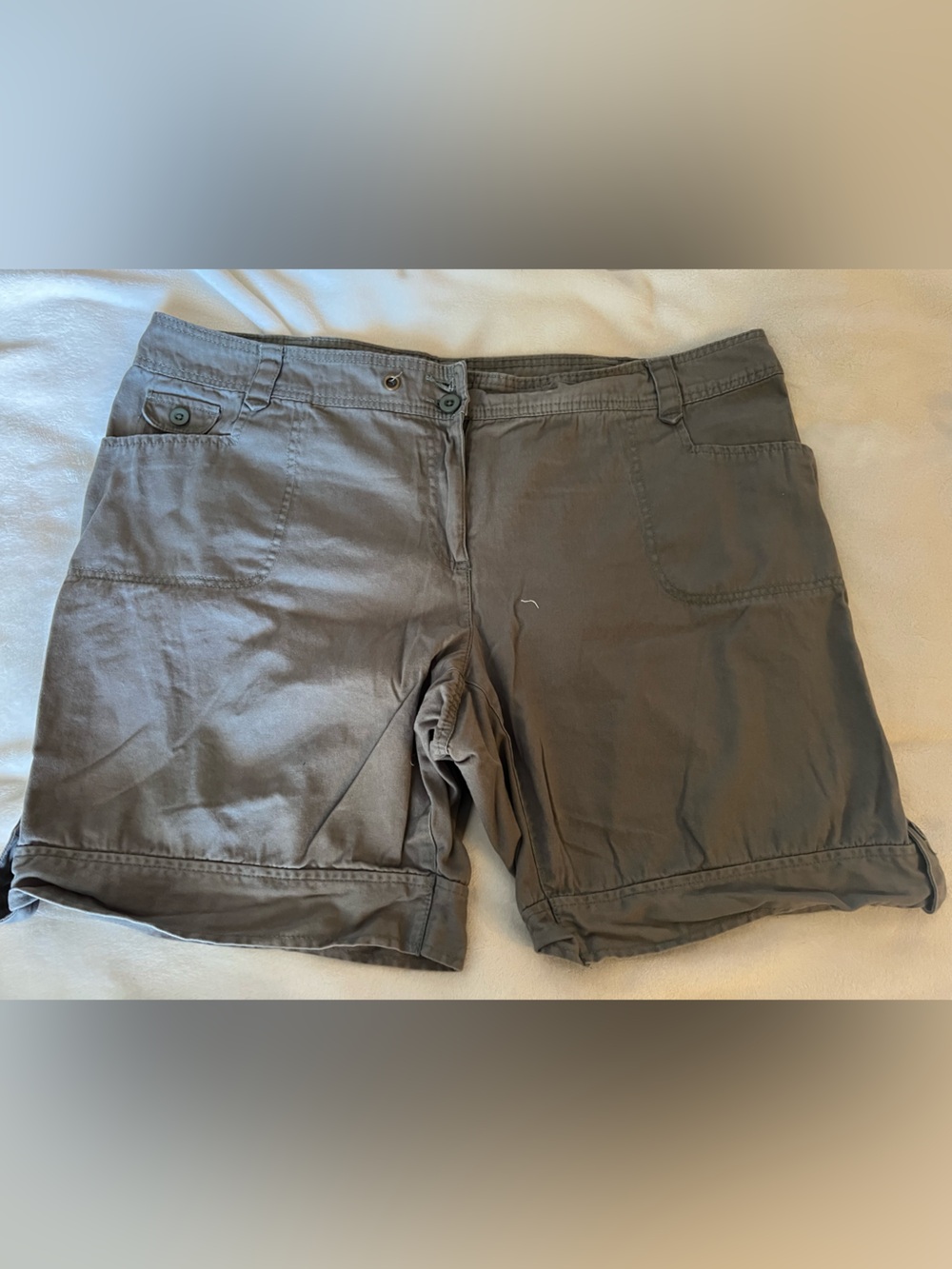 Reitmans 100% cotton Women's Flat Front Shorts - Olive size 18+